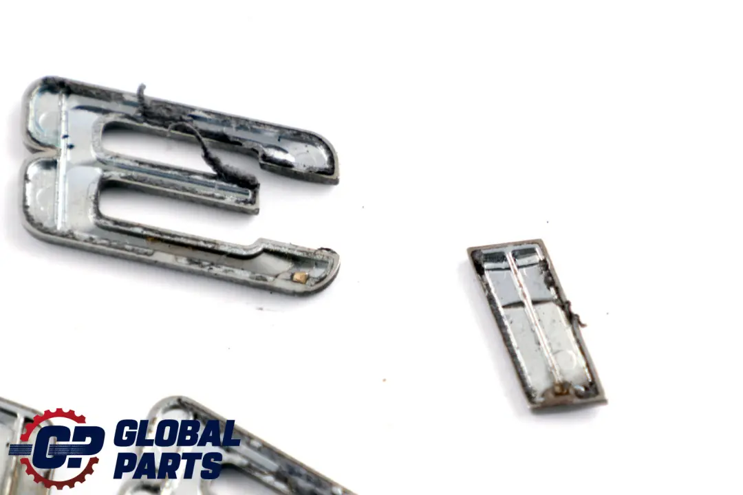 BMW E91 LCI Tapa del maletero trasero Adherido Emblema Lettering 330i 7164511