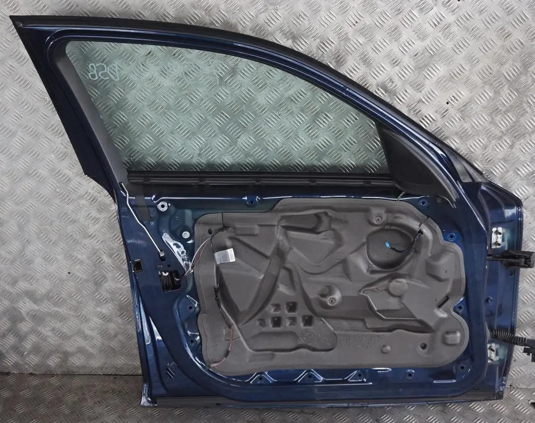 BMW 1 er E87 Fahrerseite Tür Vorne Links Tiefseeblau Blau Metallic - A76