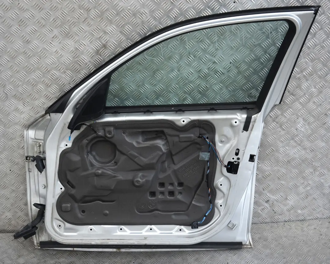 BMW 1 SERIES 13 E87 E87N LCI Door Front Right O/S Titansilber Silver Metallic - 354