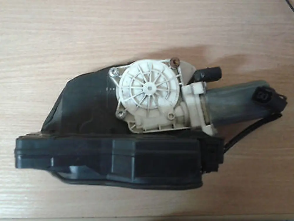 BMW 7 SERIES E65 E66 Door lock with motor actuator left front passenger side N/S