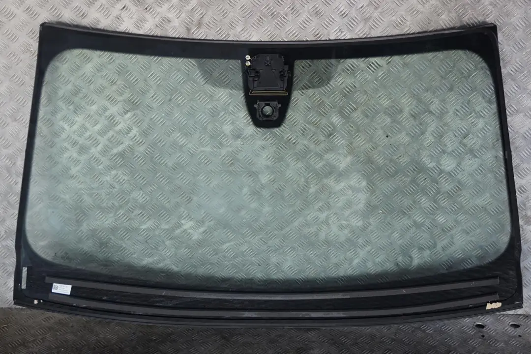 BMW 1 Series F40 Front Window Windscreen Glass AS1 Green