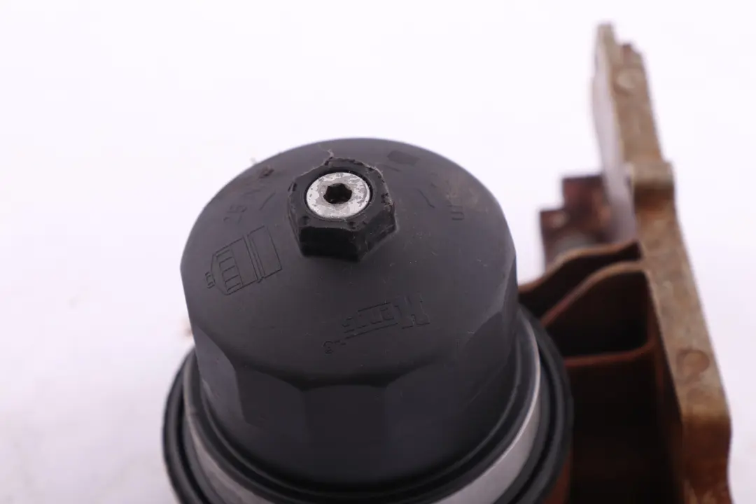 BMW 5 6 7 Series E60 E61 E63 E64 E65 Petrol N62 Oil Filter Housing 7508643