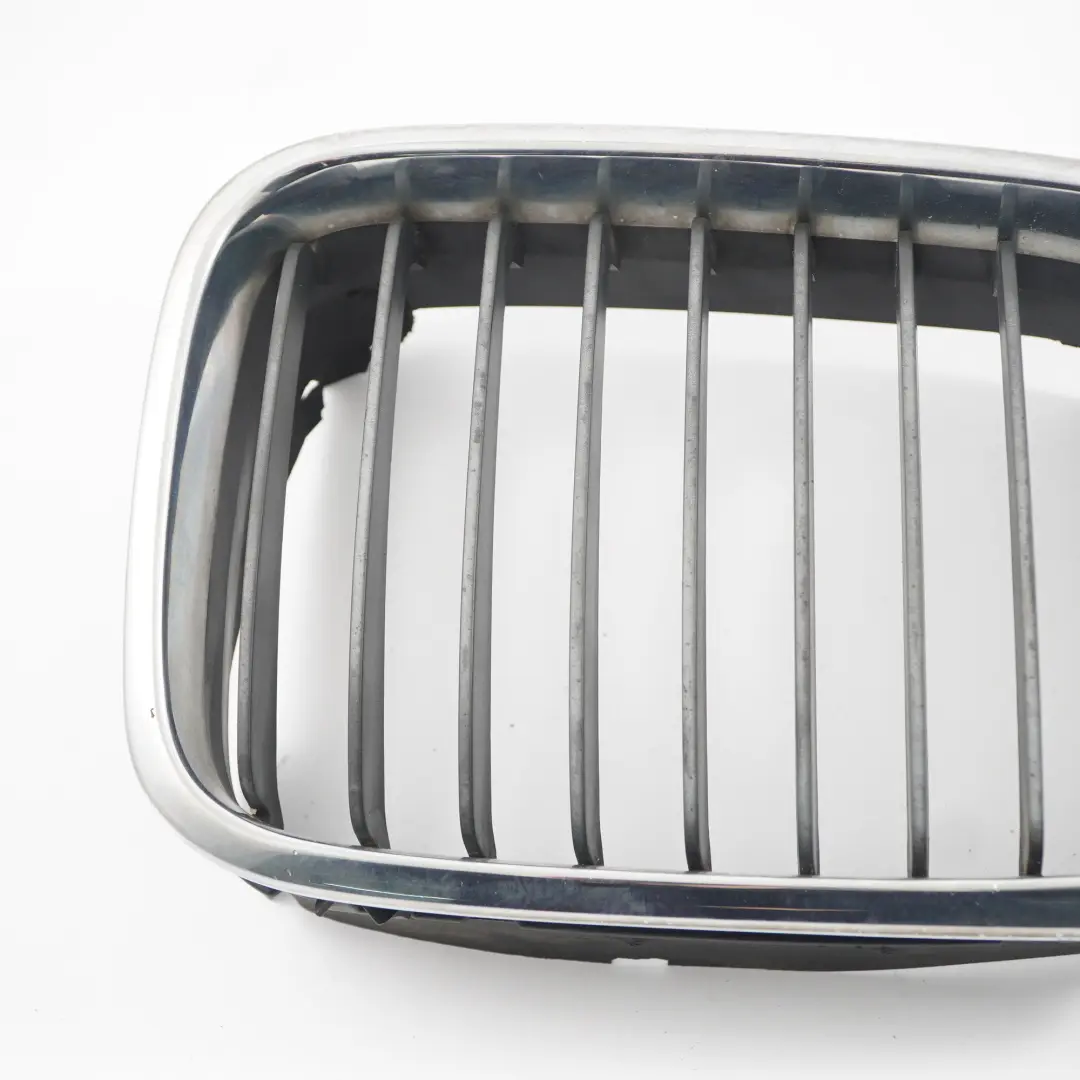 BMW 3er E46 Frontstoßstange Mitte Kühlergrill Rechts Chrom 8208490