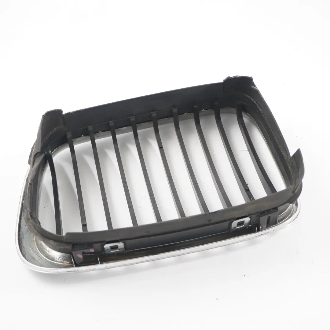 BMW 3er E46 Frontstoßstange Mitte Kühlergrill Rechts Chrom 8208490