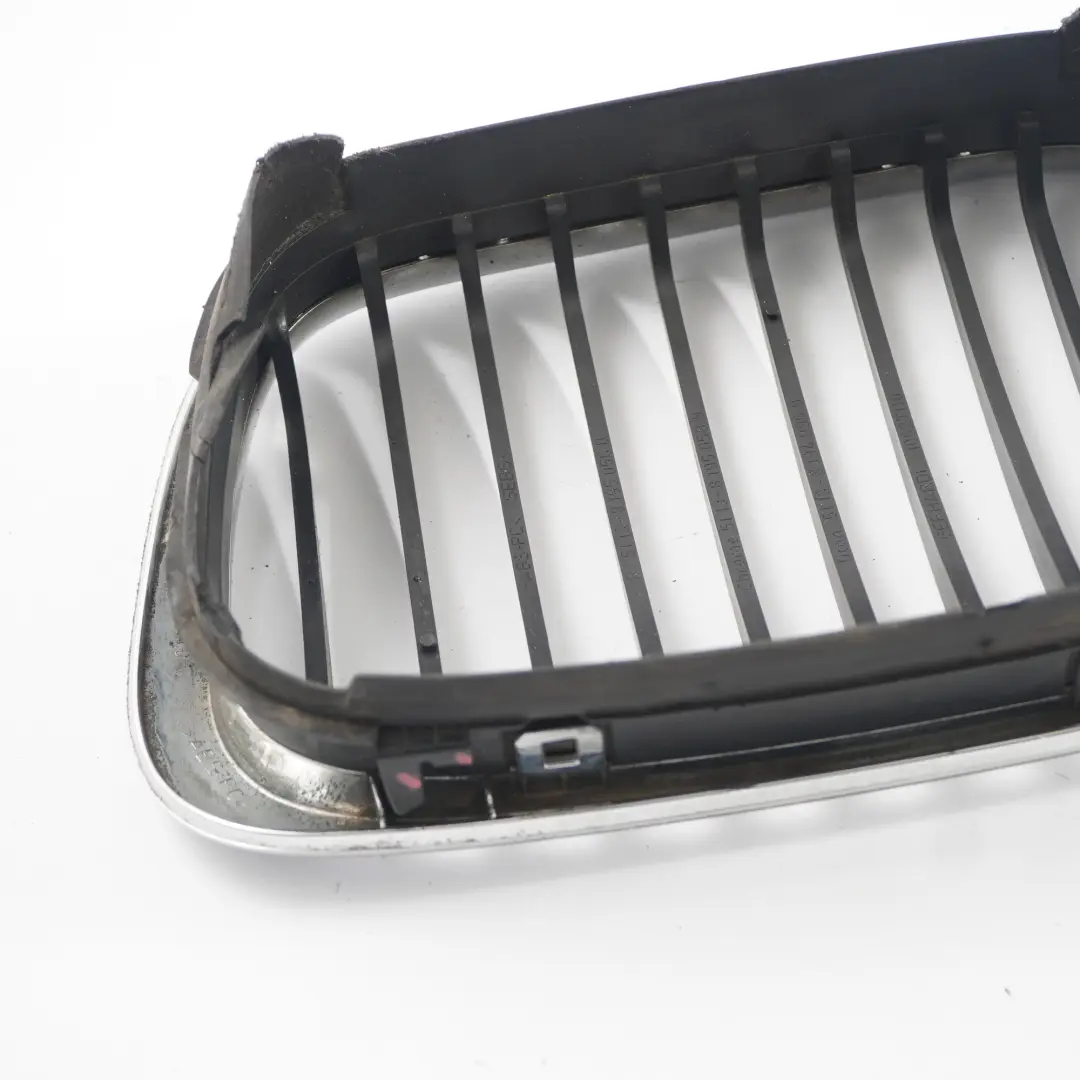 BMW 3er E46 Frontstoßstange Mitte Kühlergrill Rechts Chrom 8208490