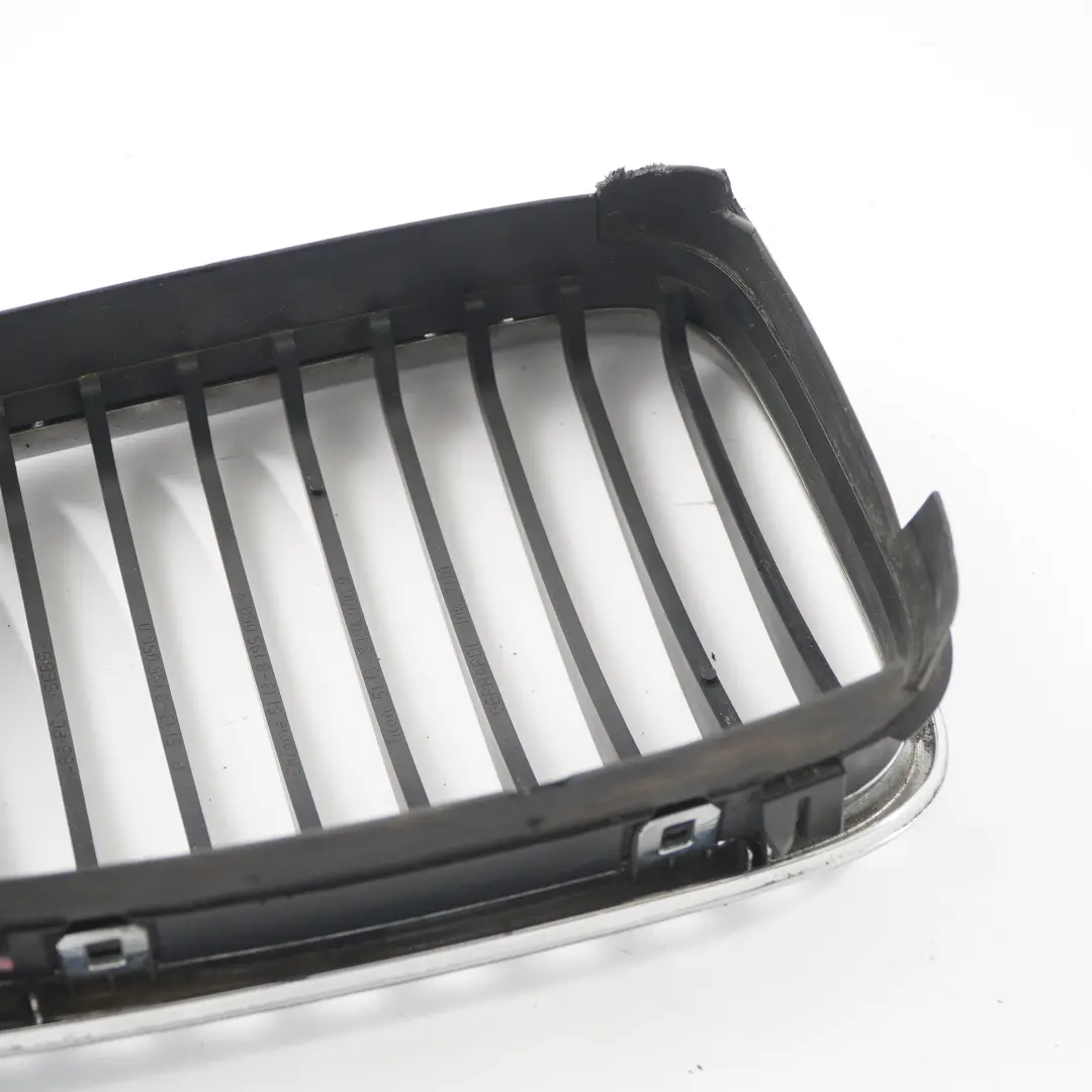 BMW 3er E46 Frontstoßstange Mitte Kühlergrill Rechts Chrom 8208490