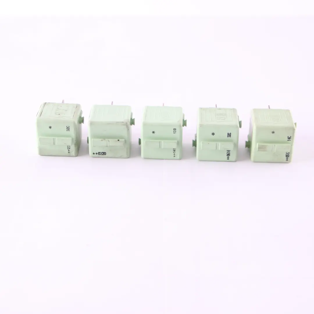 BMW E60 E63 E87 E90 E91 5X Relay Make Contact White Green Set 8373700