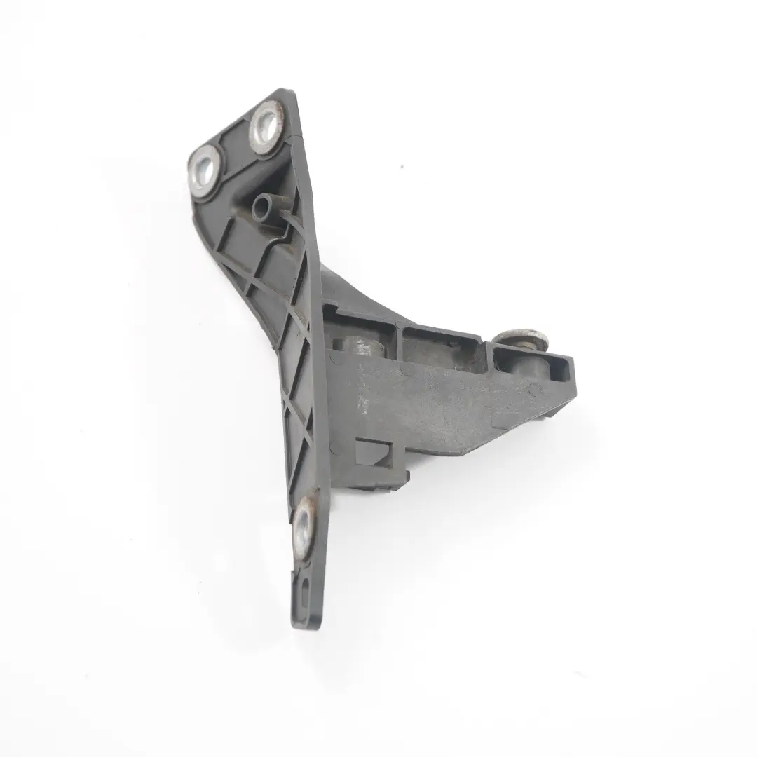 Audi A4 B7 Parachoques delantero izquierdo soporte de montaje 8E0805363