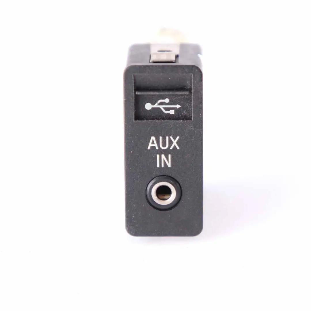 USB AUX Buchse BMW E60 E61 E81 E87 E90 E91 Anschlussstecker 9138402