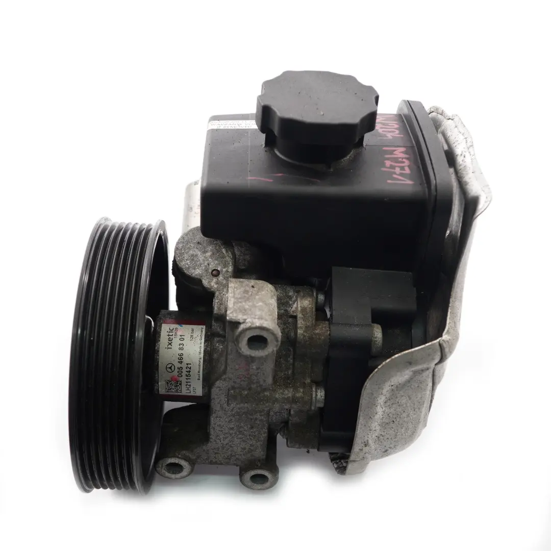 Pompe de direction assistée Mercedes W204 M271 hydraulique réservoir A0054668301