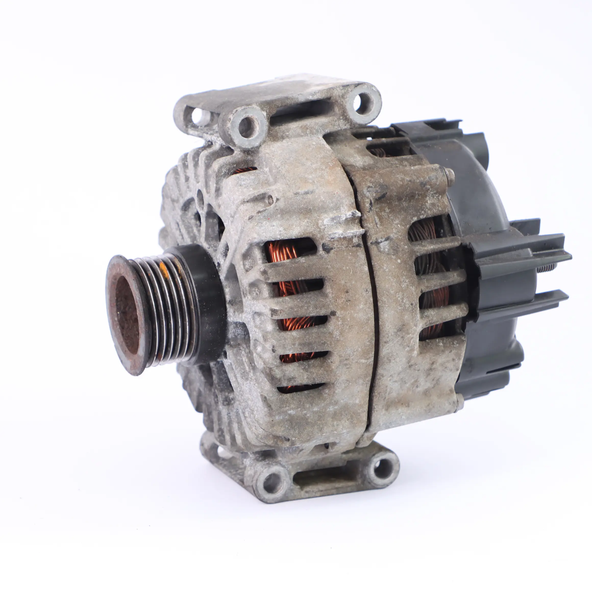 Alternador Motor Mercedes W164 OM272 Alternador 180A 14V Valeo A0141540402