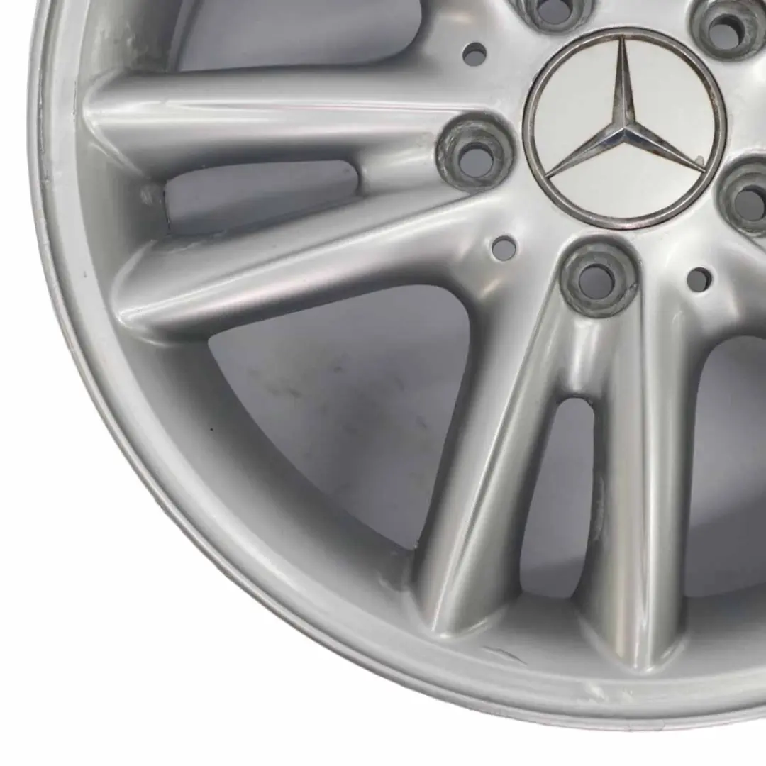 Mercedes-Benz Clase C W203 Llanta De aleacion plateada 16" ET:37 7J A2034010202