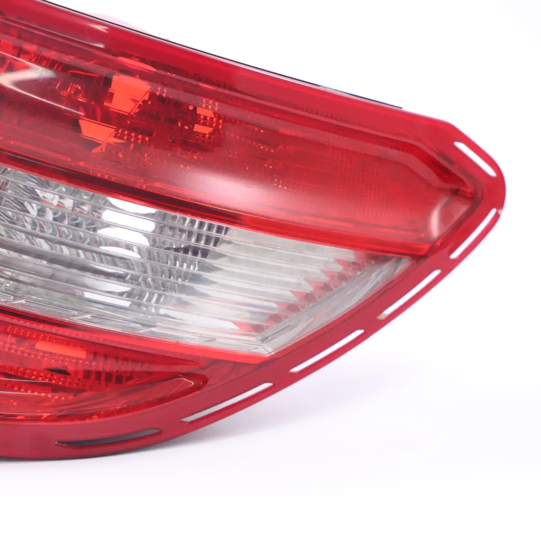 Luz Trasera Mercedes W204 Derecha Panel Lateral A2048200264