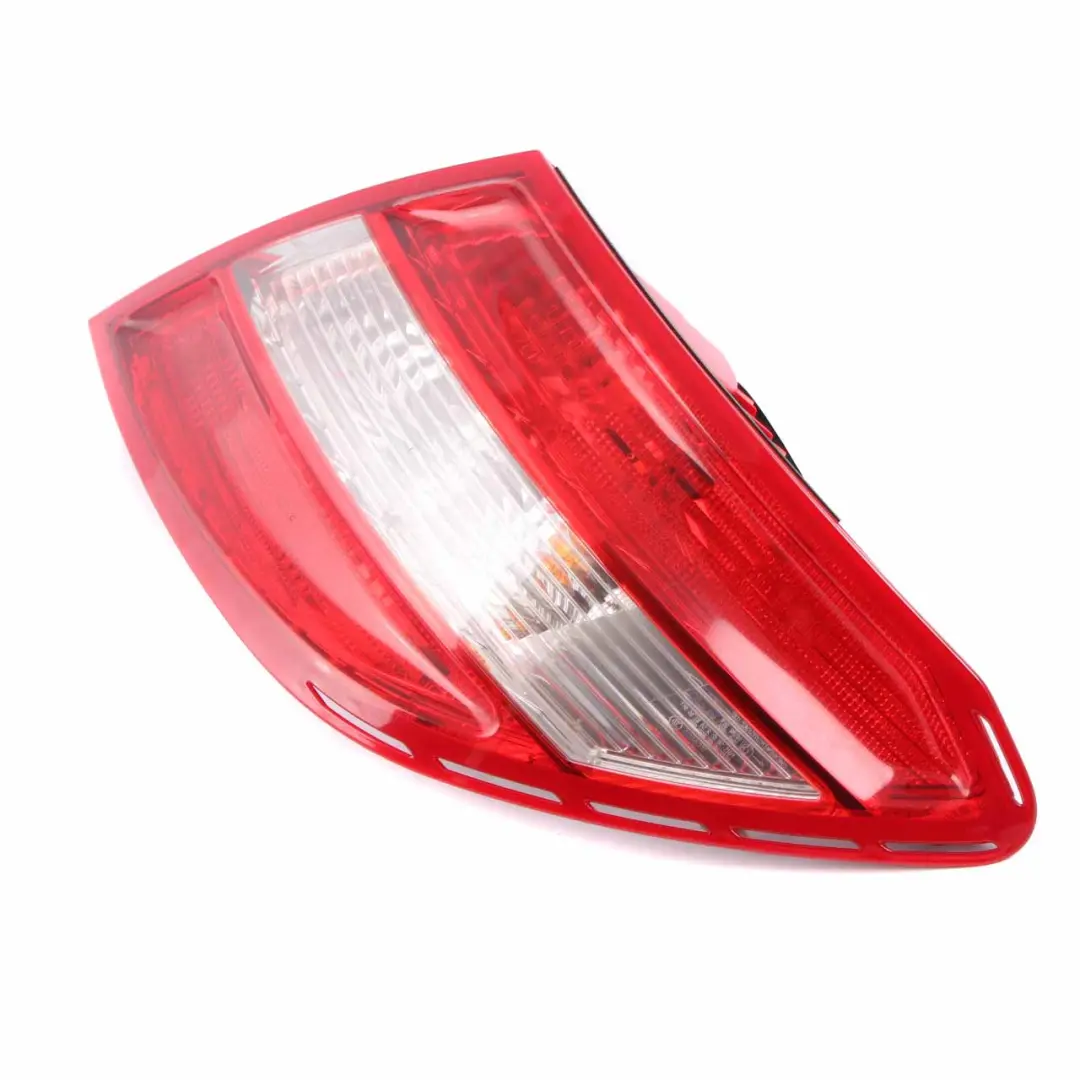 Luz Trasera Mercedes W204 Derecha Panel Lateral A2048200264