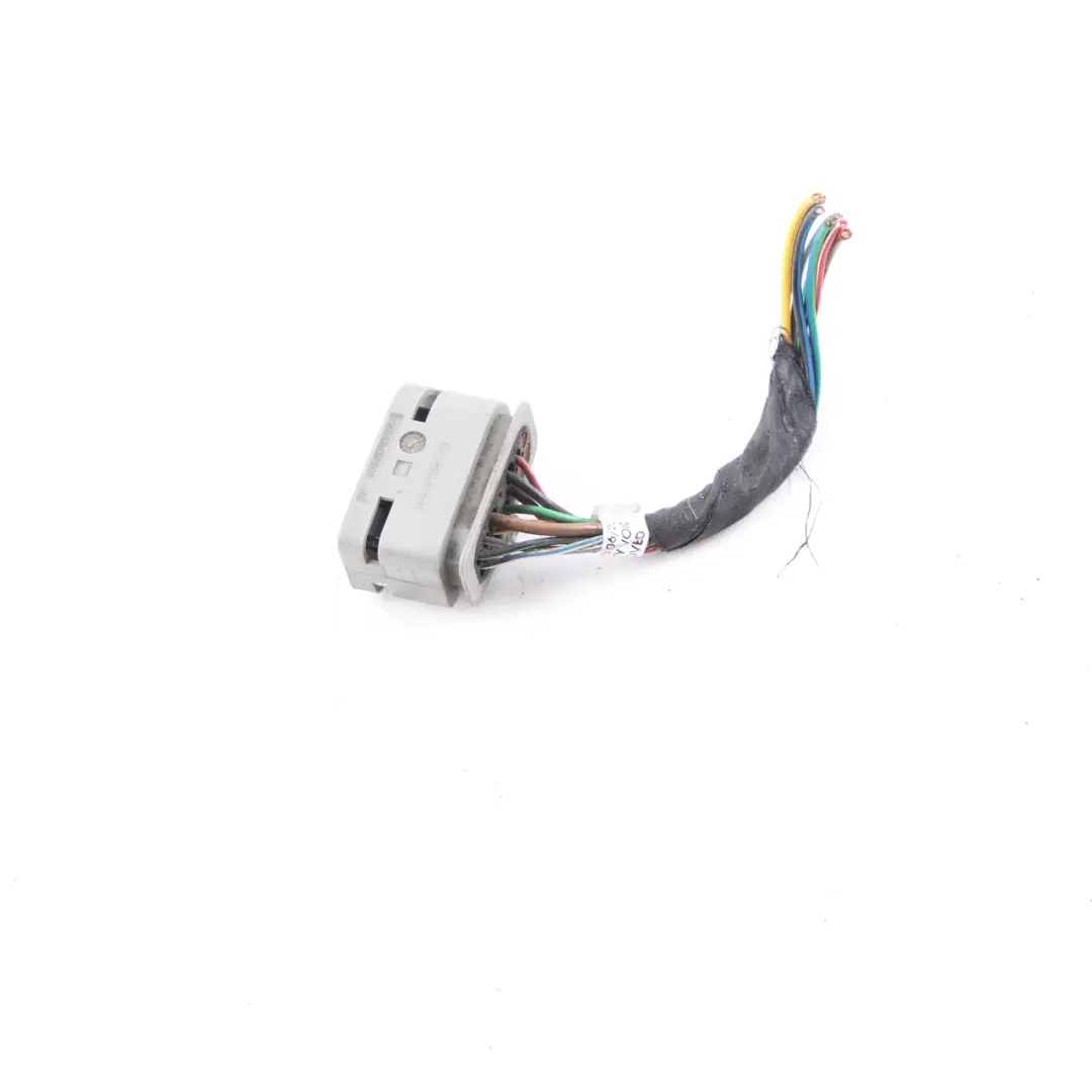 Mercedes W204 Headlight Xenon Front Right O/S Plug Wiring Socket A0525455626