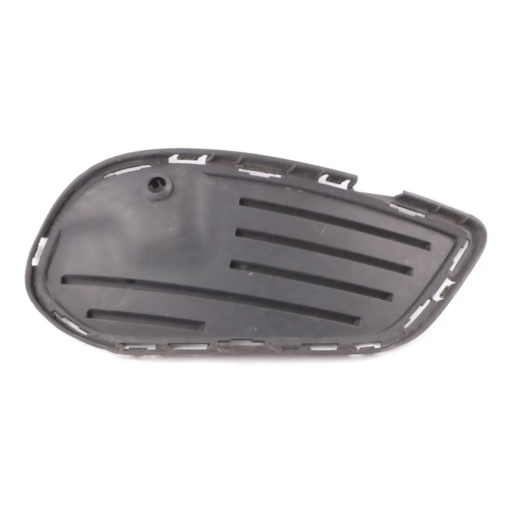 Mercedes W205 Parachoques delantero derecho Tapa inferior AMG A2058854123