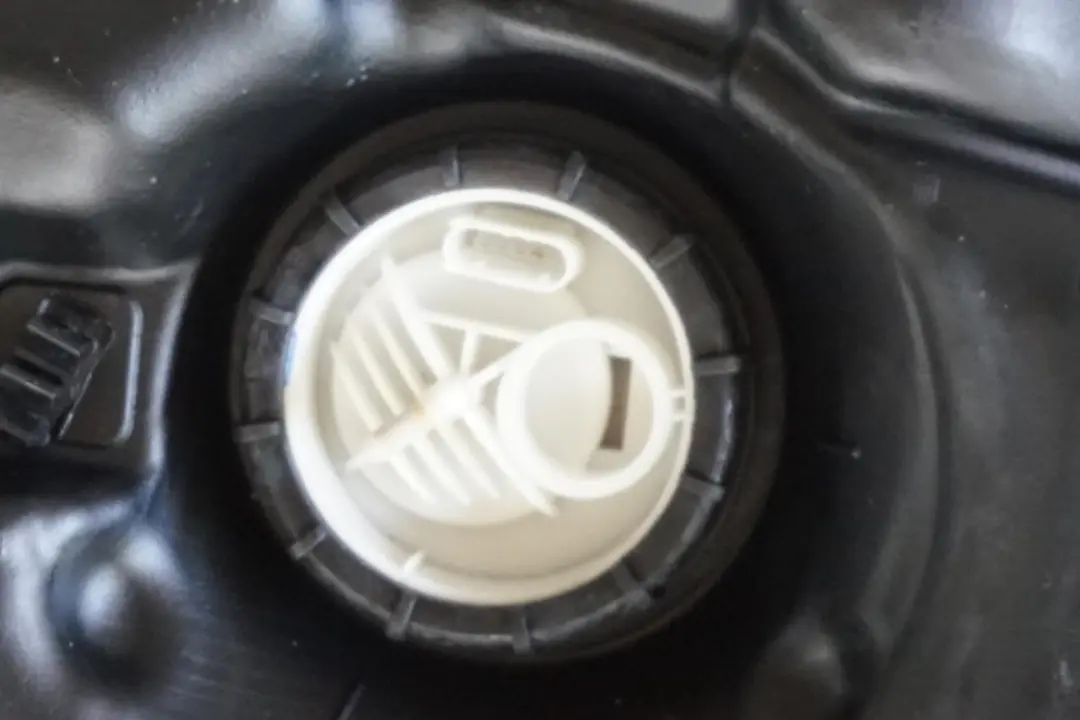 Mercedes Benz E Class W211 Petrol Complete Fuel Tank 80L A2114702402
