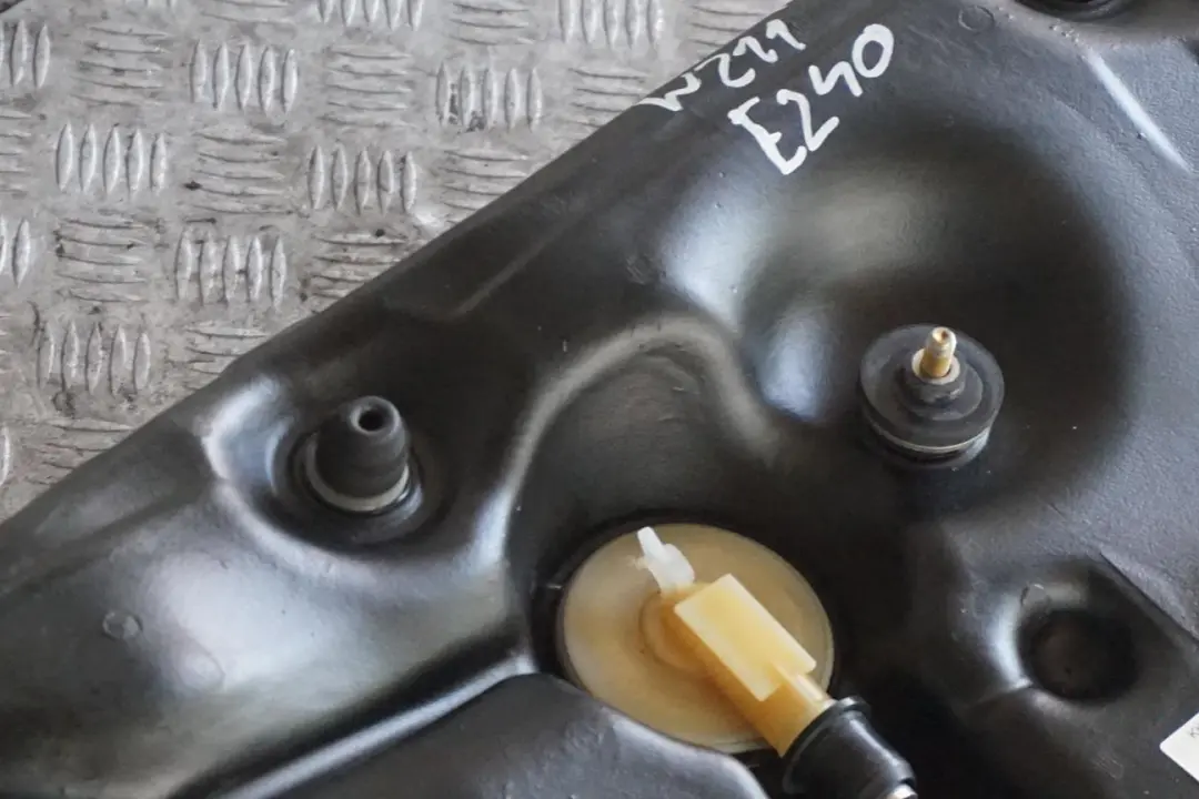 Mercedes Benz E Class W211 Petrol Complete Fuel Tank 80L A2114702402