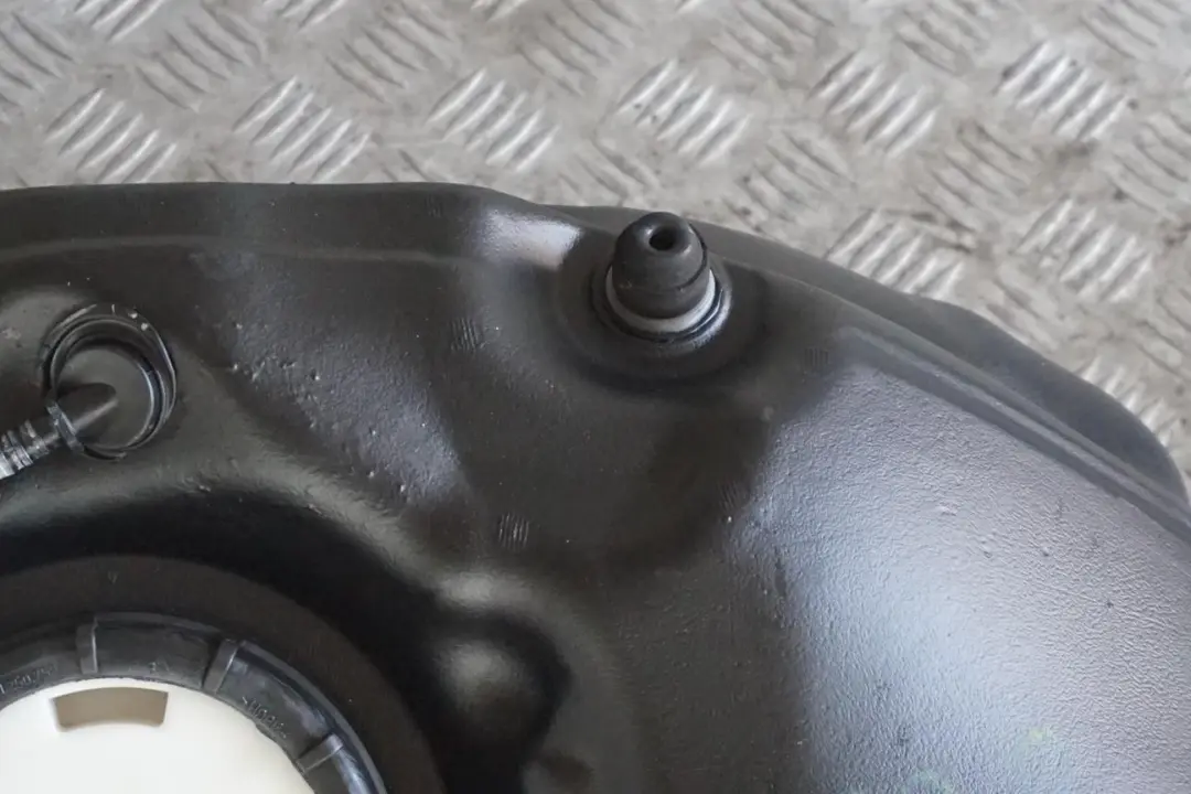 Mercedes Benz E Class W211 Petrol Complete Fuel Tank 80L A2114702402