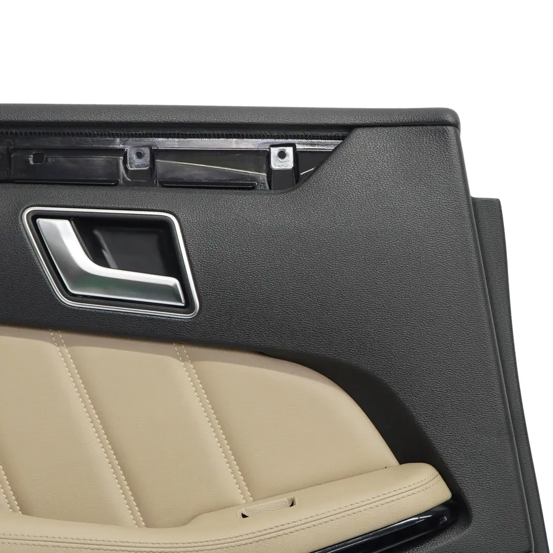 Mercedes W212 Tarjeta de puerta trasera izquierda del panel de cuero negro Beige