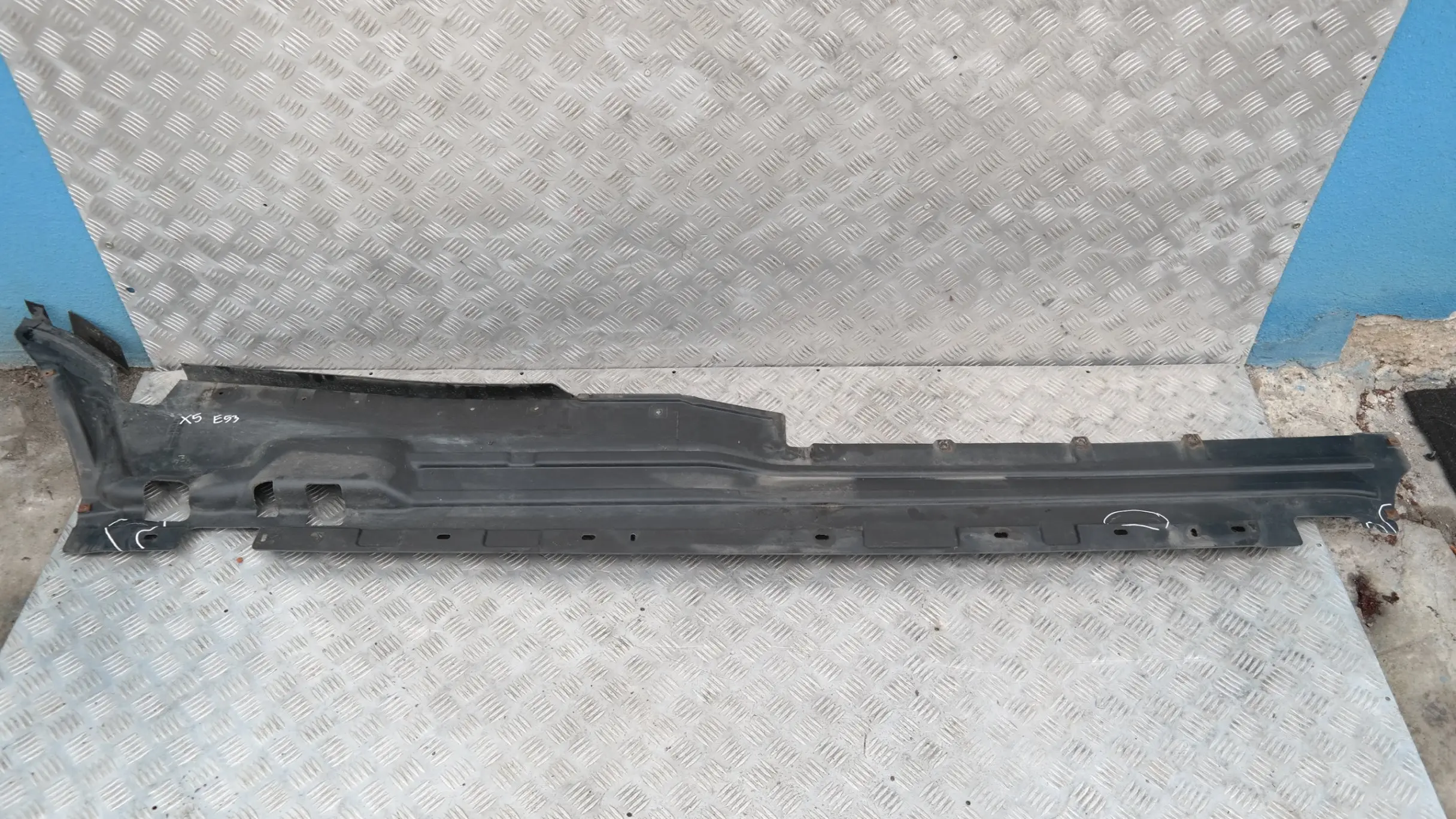 BMW X5 Series E53 Rear Left N/S Underbody Panelling Trim Panel Cover 8402437