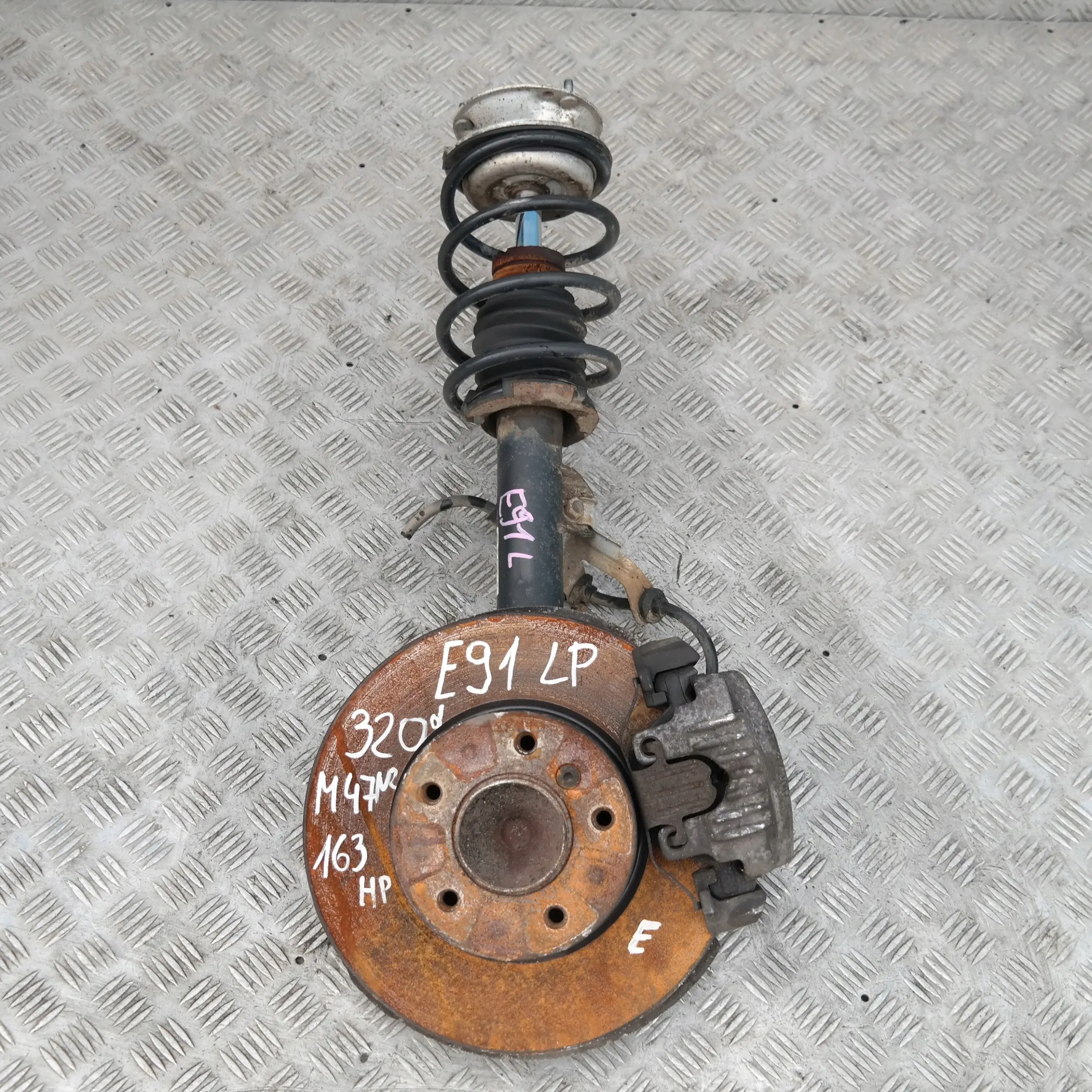 BMW 3 Series E91 320d M47N2 Front Left N/S Spring Strut Brake Suspension Leg Hub