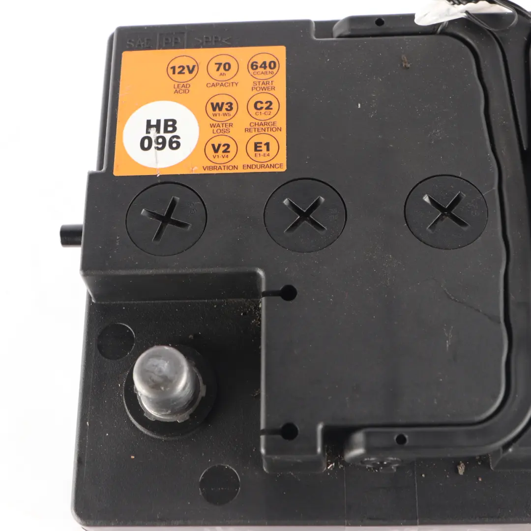 Halfords 12V Accumulator Battery 70Ah 640A HB096