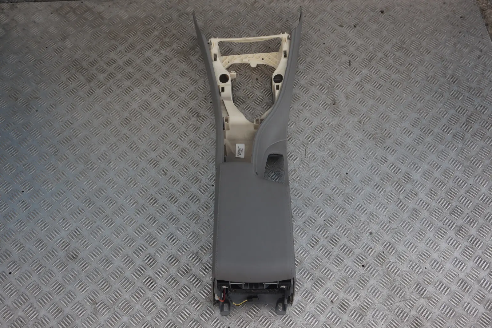 BMW 3 Series E90 E91 E92 E93 Grau Grey Centre Console Armrest