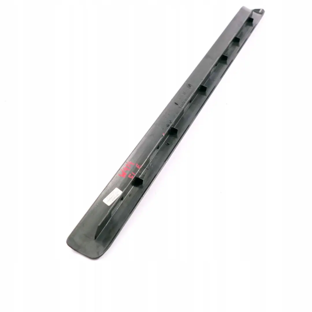 Mercedes-Benz Vaneo W414 Striscia rivestimento per porta anteriore sinistra N/S per con numero di parte A4146860074 Mercedes-Benz Vaneo W414 Striscia rivestimento per porta anteriore sinistra N/S - SKU A4146860074 - Numero di parte A4146860074