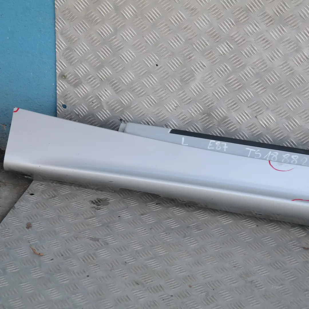 Nakładka próg lewy titansilber 354 do BMW 1 E87 o numerze 51770032949 BMW 1 E87 Nakładka próg lewy titansilber 354 - SKU 0032949-TS2 - Numer Części 51770032949