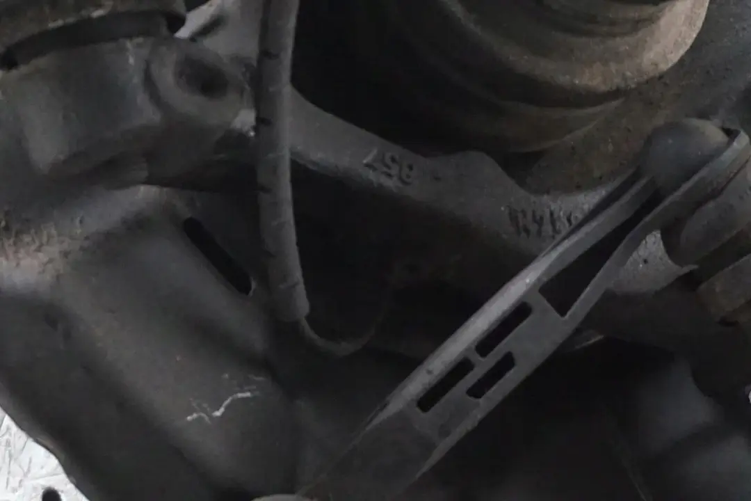 BMW F30 320d N47N 184 KM Noga Zwrotnica Zawias Piasta Wahacz Lewy Tył - SKU 6792521-3 - Numer Części 6792521
