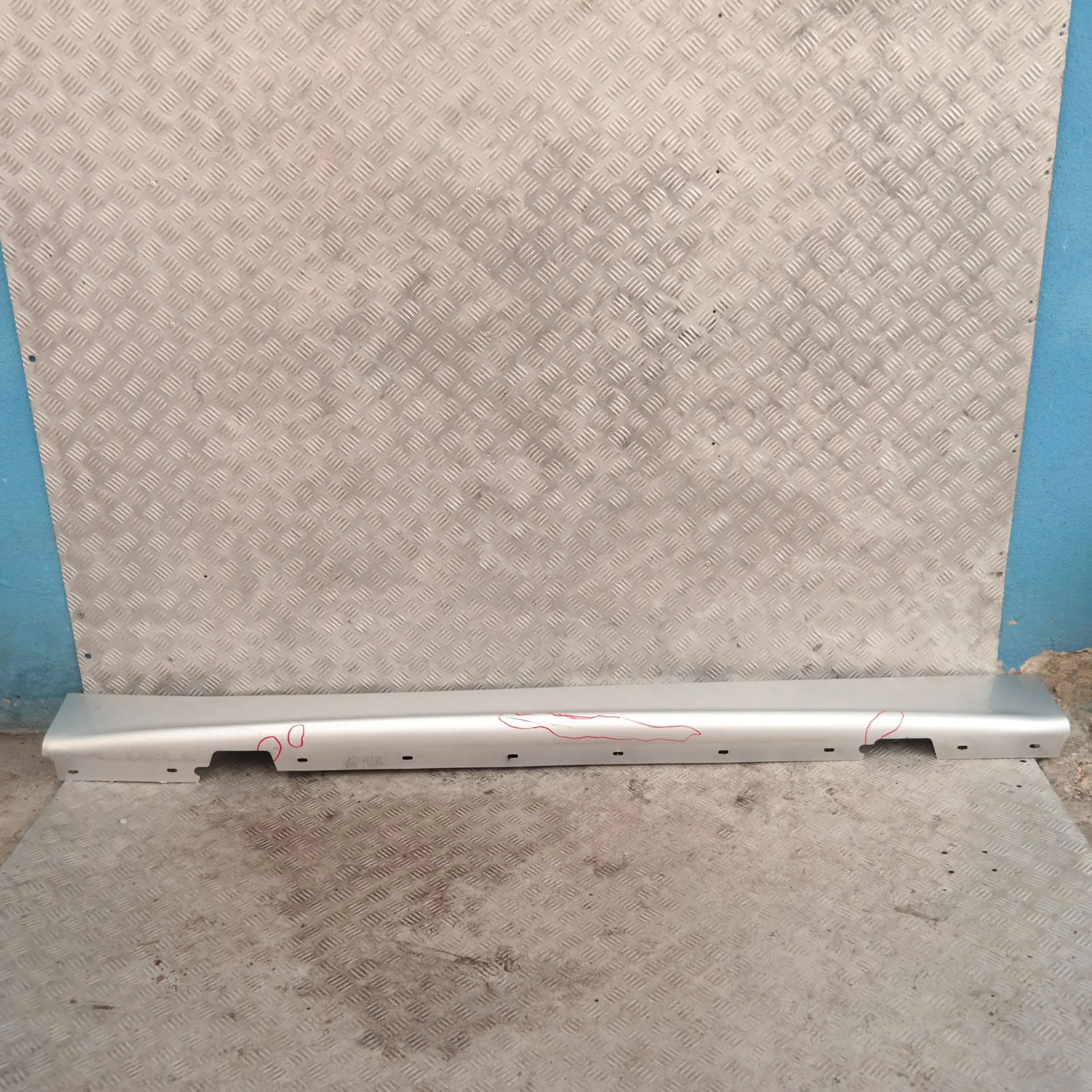 BMW E87 Faldón lateral izquierdo Titansilber Metallic Silver 354