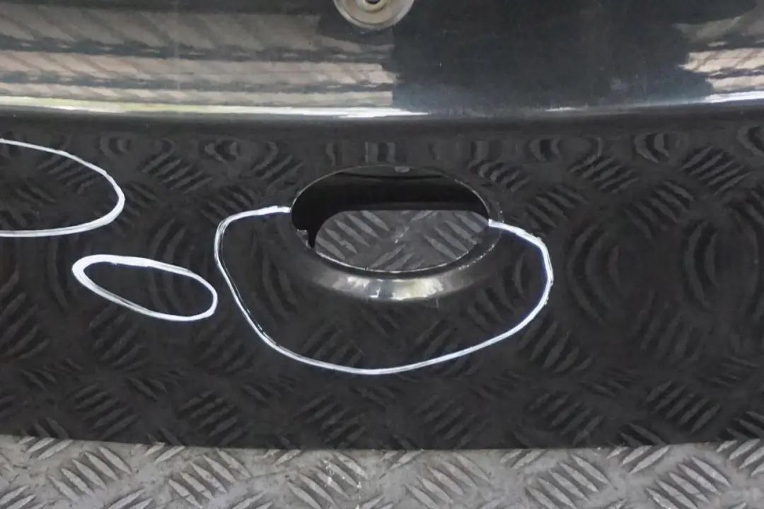 Klapa bagażnika black saphire do BMW F20 F21 o numerze 7305470 BMW F20 F21 Klapa bagażnika black saphire - SKU 7305470-BS1 - Numer Części 7305470