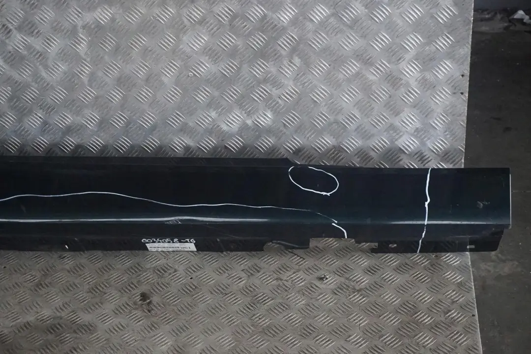 Sill Strip Faldon Lateral Derecho Tiefgruen Deep Green A43 para BMW E92 E93 con número de pieza 0034058 BMW E92 E93 Sill Strip Faldon Lateral Derecho Tiefgruen Deep Green A43 - SKU 0034058-TG - Número de pieza 0034058