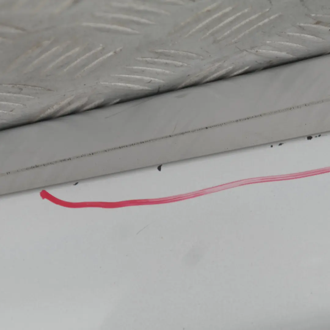 BMW8 E87 Listello Portiera Apertura Gonna Destra Argento-Titanio Sliber per con numero di parte 32948 BMW8 E87 Listello Portiera Apertura Gonna Destra Argento-Titanio Sliber - SKU 0032948-TS18 - Numero di parte 32948