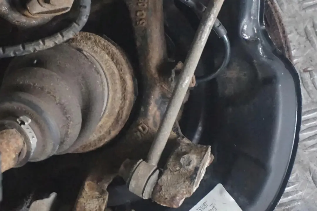 BMW E90 318d N47 Trasera Derecha O / S Suspension Pierna Eje Disco De Freno - SKU 6774810-14 - Número de pieza 6774810