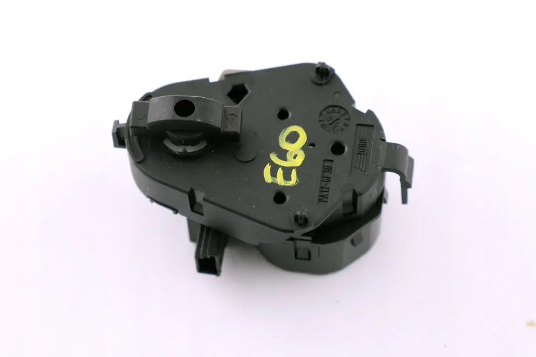 Actuateur Fussraumklappe Droite pour BMW E60 E61 E63 E64 à propos du numéro de pièce 6942992 BMW E60 E61 E63 E64 Actuateur Fussraumklappe Droite - SKU 6942992 - Numéro de pièce 6942992