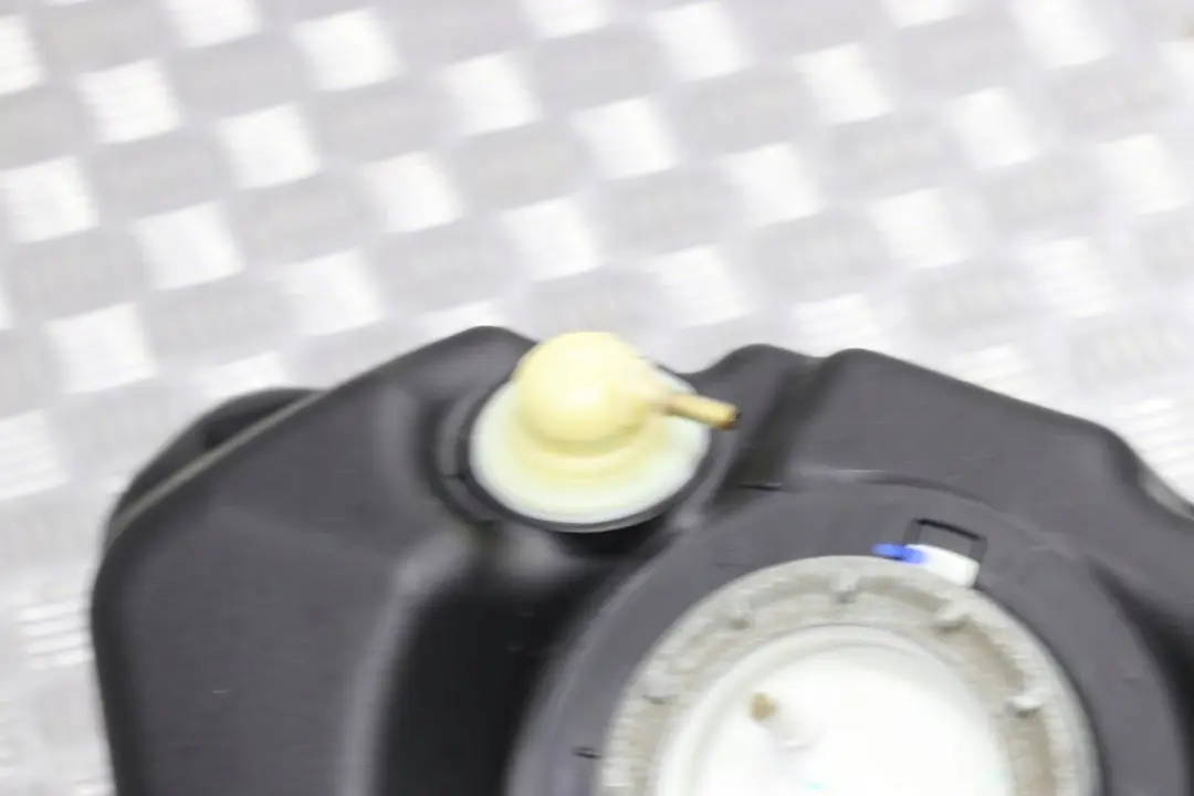 M47N2 M57N2 Diesel Serbatoio Carburante Bocchetta per BMW E60 520d 525d 530d 535d con numero di parte 7200079 BMW E60 520d 525d 530d 535d M47N2 M57N2 Diesel Serbatoio Carburante Bocchetta - SKU 7200079-1 - Numero di parte 7200079