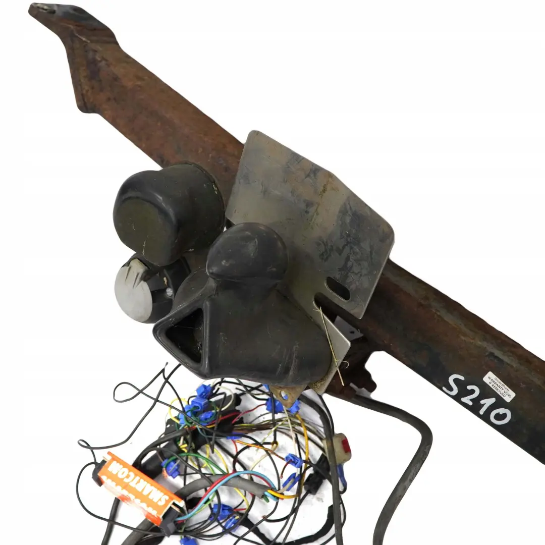 Mercedes-Benz W210 Break S210 Attelage de Remorque Amovible pour à propos du numéro de pièce A2103100495 Mercedes-Benz W210 Break S210 Attelage de Remorque Amovible - SKU A2103100495 - Numéro de pièce A2103100495