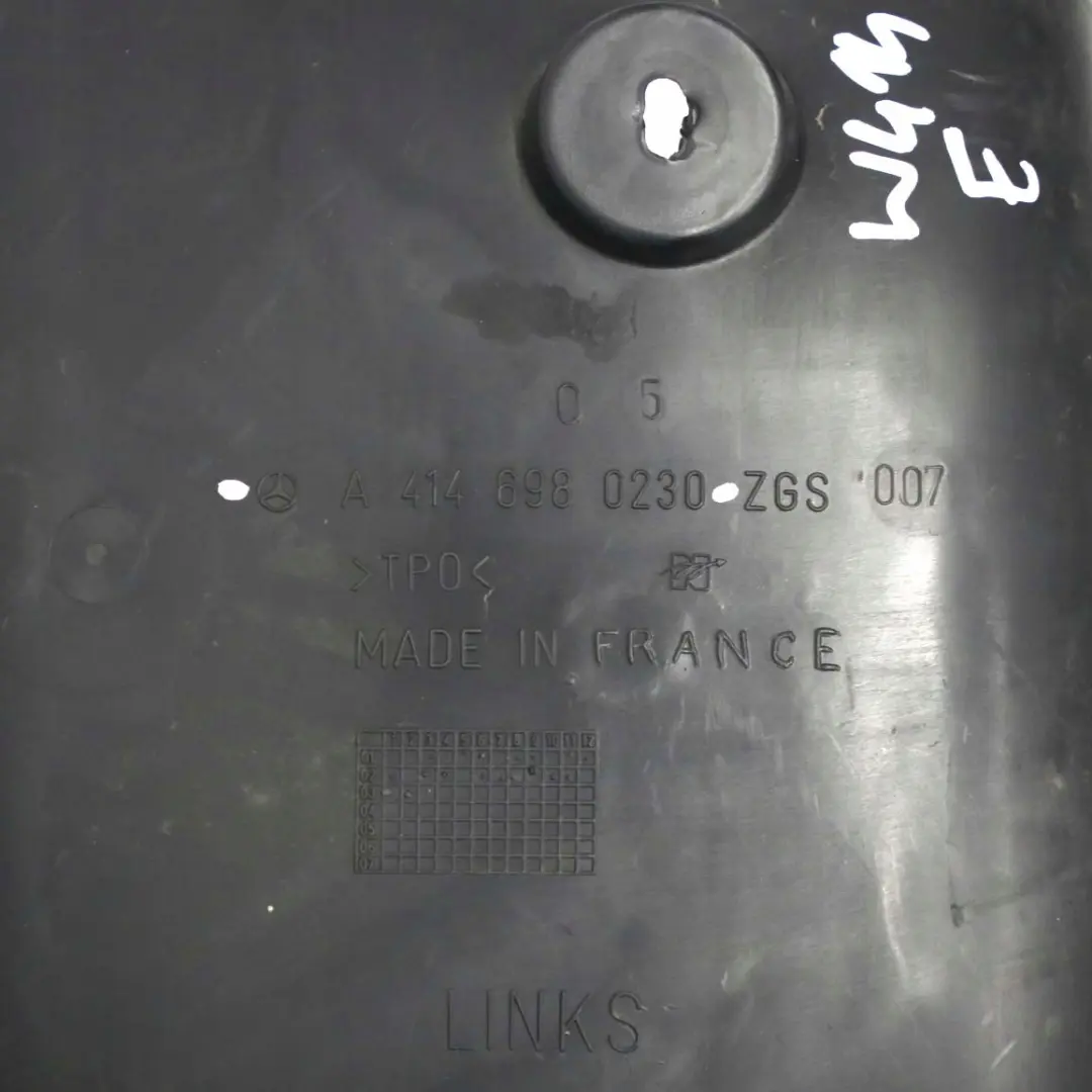 Mercedes-Benz W414 Timonerie Carenage Capot Arriere Gauche pour à propos du numéro de pièce A4146980230 Mercedes-Benz W414 Timonerie Carenage Capot Arriere Gauche - SKU A4146980230 - Numéro de pièce A4146980230