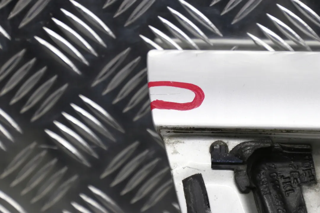 Drzwi prawe przednie titansilber do BMW E53 X5 o numerze 8256824 BMW E53 X5 Drzwi prawe przednie titansilber - SKU 8256824-TS1 - Numer Części 8256824