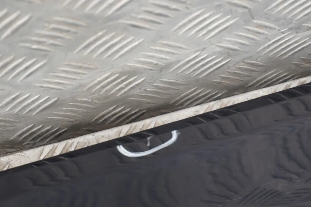 Battistrada gonna laterale destra Monacoblau Blu Monaco per BMW E92 E93 con numero di parte 0034058 BMW E92 E93 Battistrada gonna laterale destra Monacoblau Blu Monaco - SKU 0034058-MB1 - Numero di parte 0034058