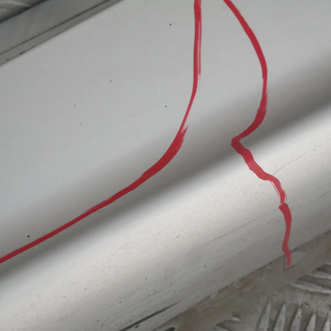 Nakładka próg lewy titansilber 354 do BMW E87 o numerze 32949 BMW E87 Nakładka próg lewy titansilber 354 - SKU 0032949-TS16 - Numer Części 32949