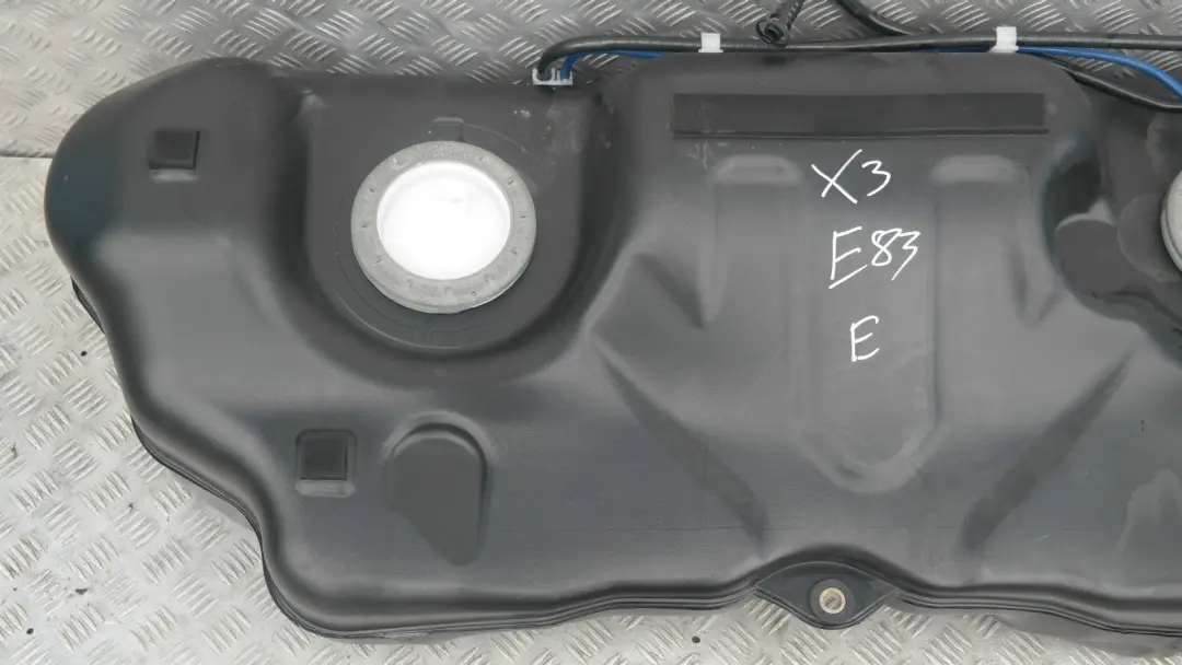 E83N LCI Completo Deposito Gasolina N46 M54 para BMW X3 E83 con número de pieza 16117194746 BMW X3 E83 E83N LCI Completo Deposito Gasolina N46 M54 - SKU 7194746 - Número de pieza 16117194746