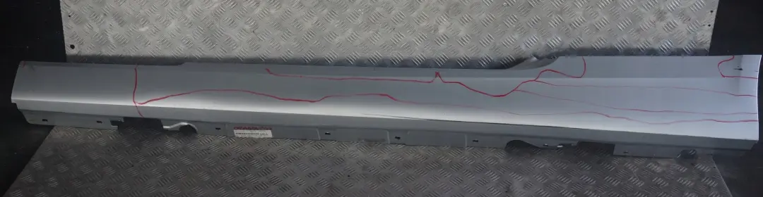 Sill Strip Faldon Lateral Izquierdo Titansilber Plata - 354 para BMW E92 E93 2 con número de pieza 0034059 BMW E92 E93 2 Sill Strip Faldon Lateral Izquierdo Titansilber Plata - 354 - SKU 0034059-TS2 - Número de pieza 0034059