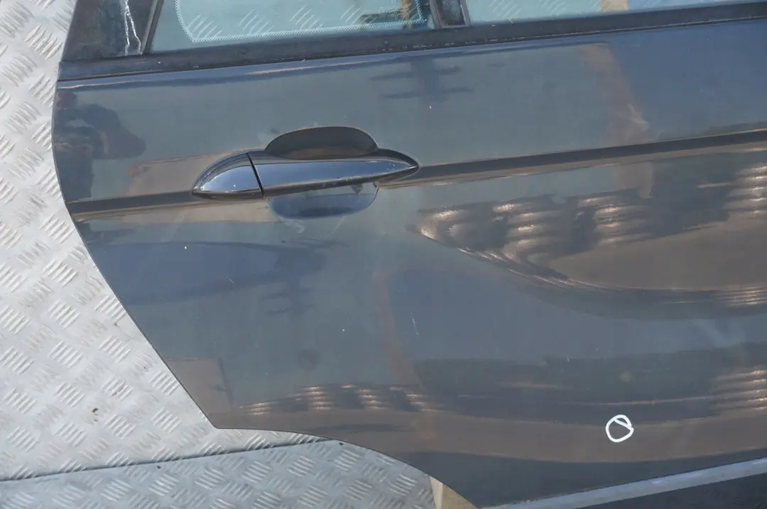 Passeggero Portiera Posteriore Destra Black Sapphire Metallico per BMW X5 E53 con numero di parte 8256828 BMW X5 E53 Passeggero Portiera Posteriore Destra Black Sapphire Metallico - SKU 8256828-SCH - Numero di parte 8256828