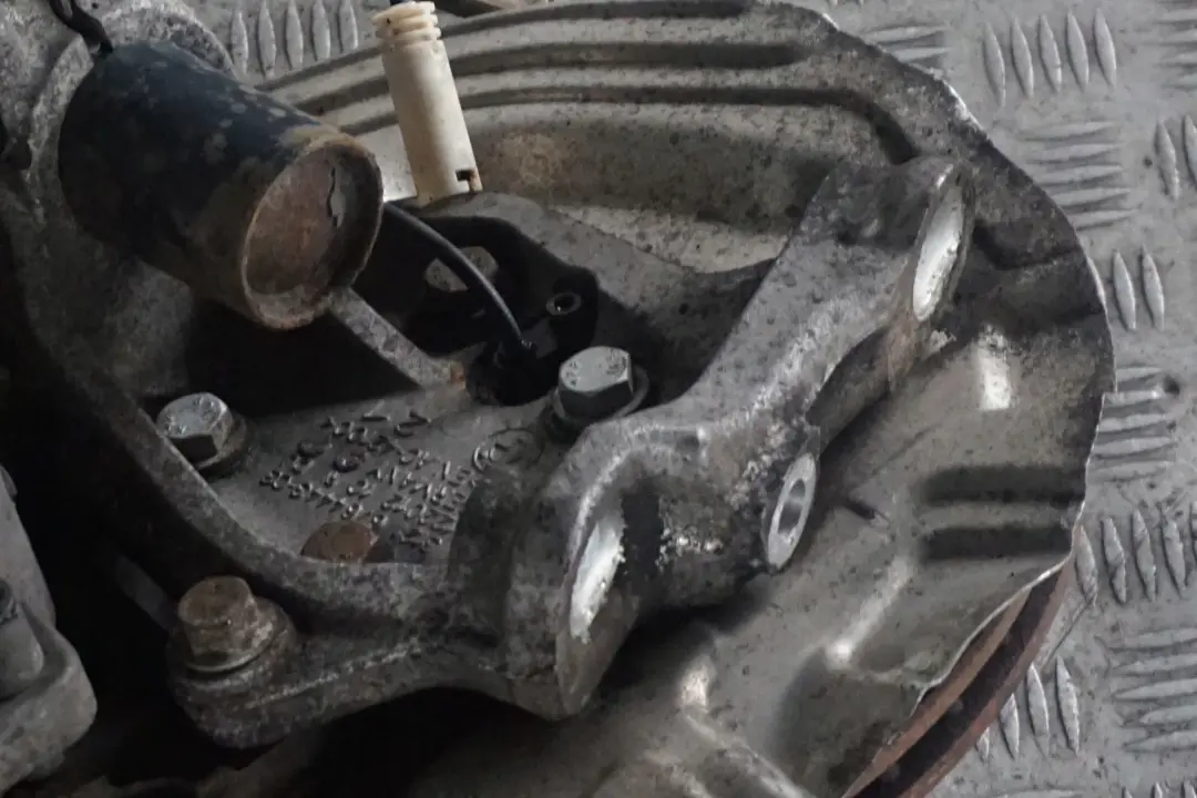 BMW E91 330d M57N2 M Sport Delantero Izquierdo Muelle Strut Suspension Pierna - SKU 6786015 - Número de pieza 6786015