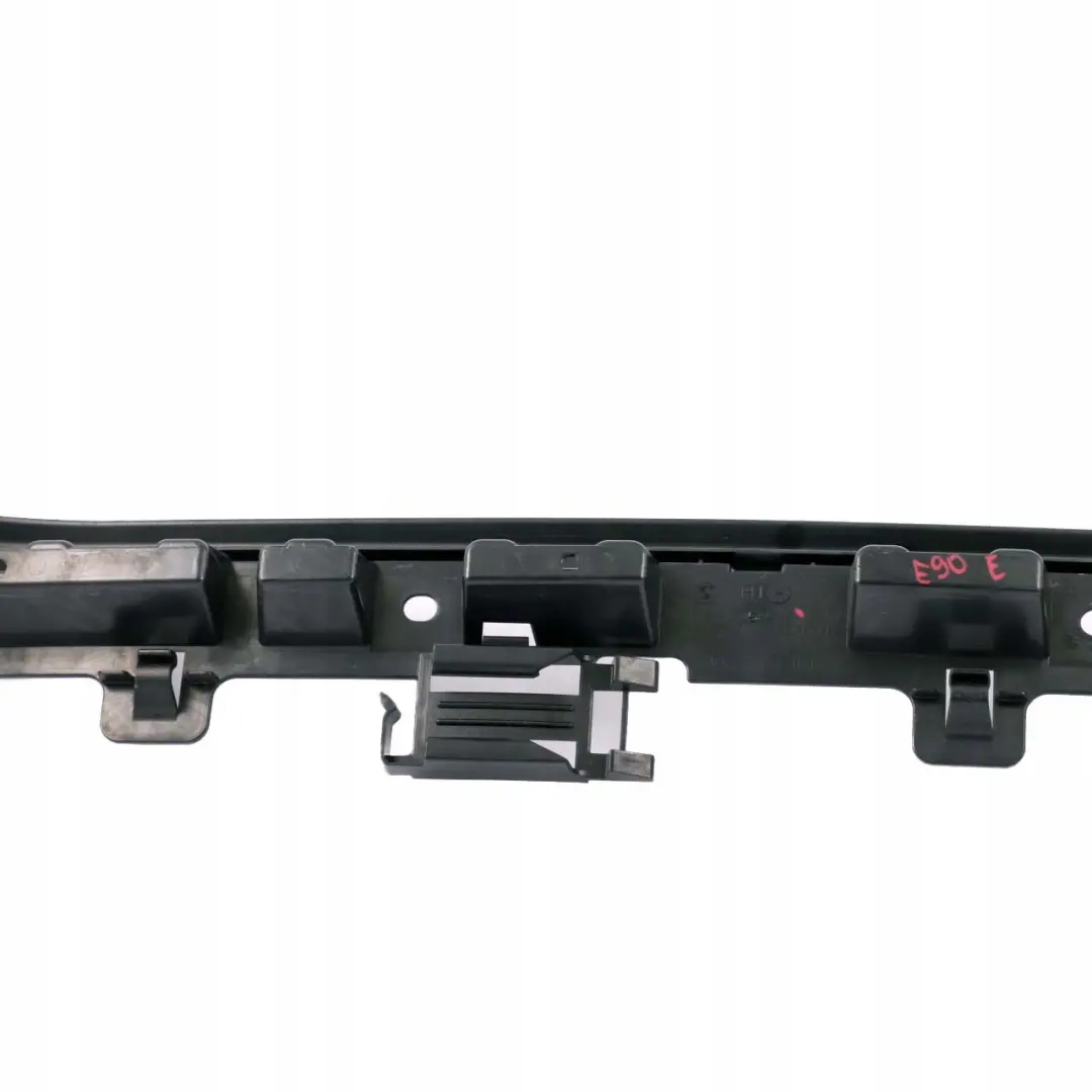 BMW E90 Paraurti Posteriore Guida Centrale Montaggio Trim - SKU 7058522 - Numero di parte 7058522
