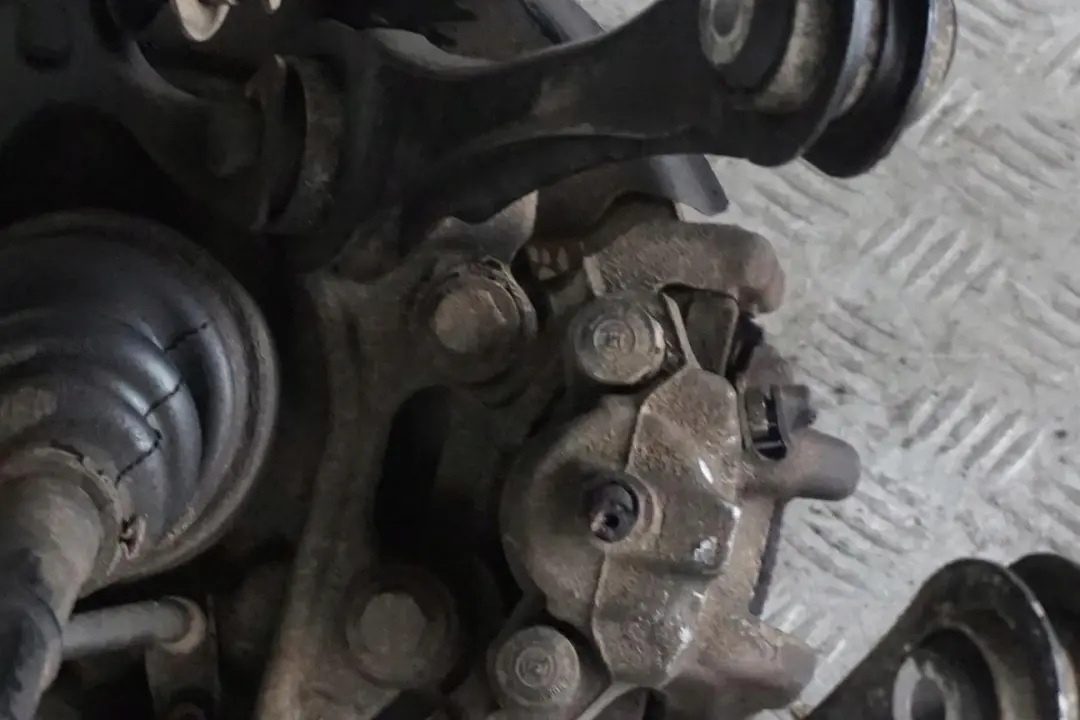 N47N 184 CV Trasera Izquierda Suspensión Pata Freno Pinza Disco para BMW F30 320d con número de pieza 6792521 BMW F30 320d N47N 184 CV Trasera Izquierda Suspensión Pata Freno Pinza Disco - SKU 6792521-3 - Número de pieza 6792521