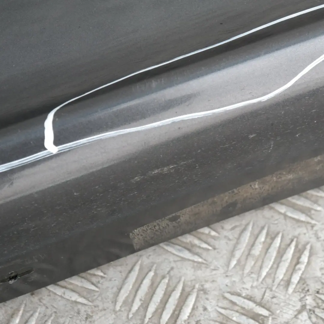 Listello Portiera Apertura Gonna Dx Frizzante Grafite Metallico per BMW E87 con numero di parte 32948 BMW E87 Listello Portiera Apertura Gonna Dx Frizzante Grafite Metallico - SKU 0032948-SG17 - Numero di parte 32948